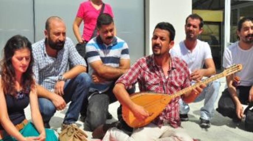 Ertaş'ın T&uuml;rk&uuml;lerini Onun İ&ccedil;in Seslendirdiler