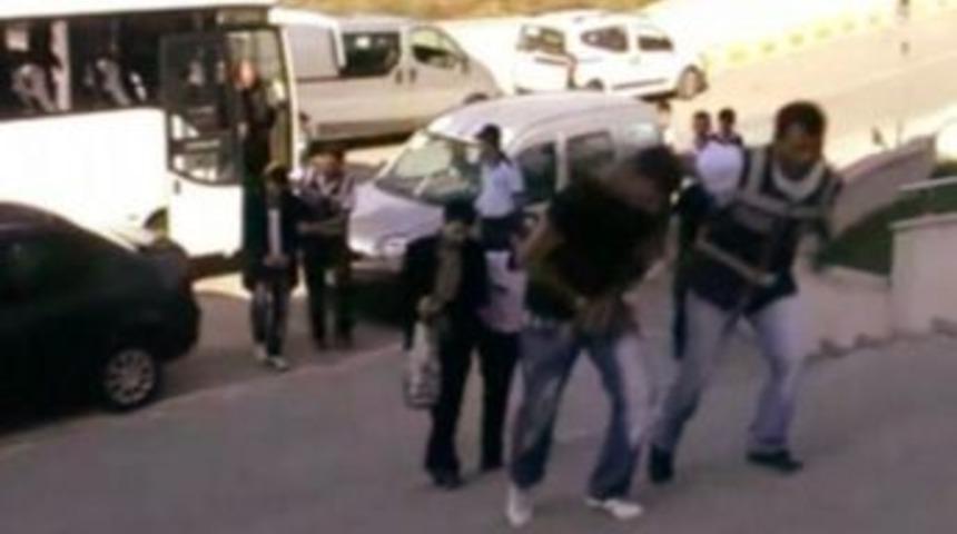 Sakarya&rsquo;da &Ccedil;ete Operasyonunda Adliyeye Sevk Edilen 16 Kişiden 8'i Tutklandı