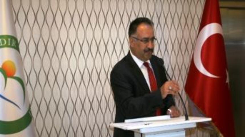 Iğdır &Uuml;niversitesi Rekt&ouml;rl&uuml;ğ&uuml;ne Yeniden Atanan Prof. Dr. Yılmaz T&ouml;renle Karşılandı