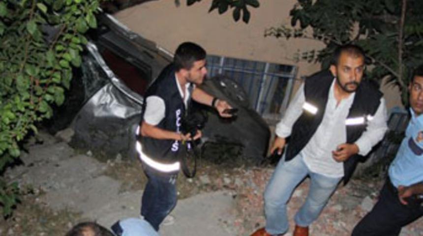 Otomobil &ccedil;ocukların arasına daldı: 1 &ouml;l&uuml;