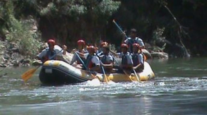 Şemdinli Gen&ccedil;leri İlk Kez Raftingle Tanıştı