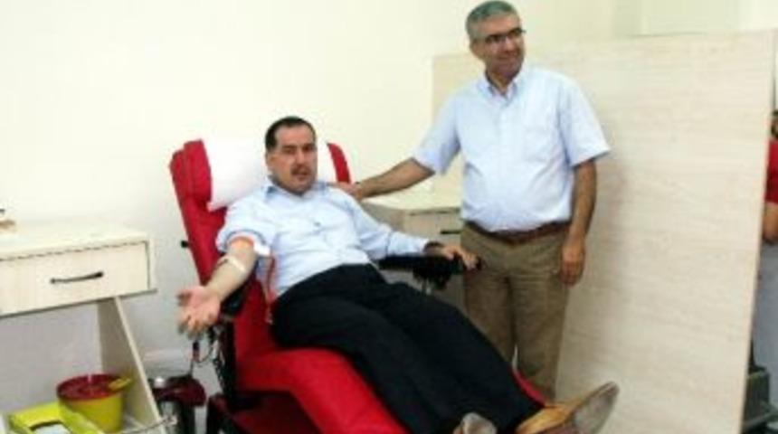 Sarı&ccedil;am Belediye Başkanı Zenbilci'den Kan Bağışı