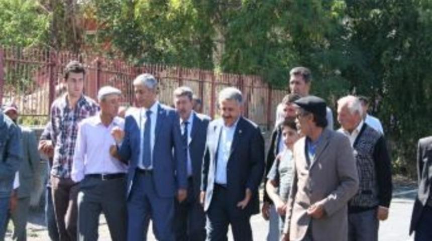 Ak Parti Kars Milletvekilleri Susuz&rsquo;a &Ccedil;ıkartma Yaptı