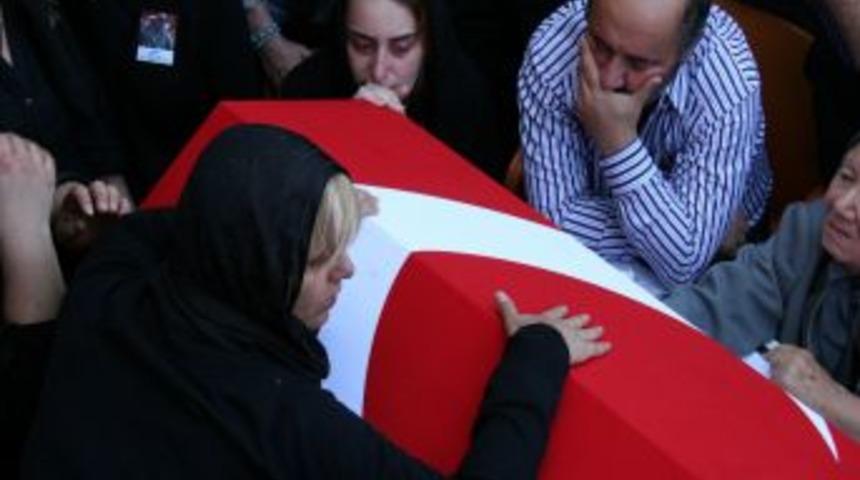 Şehit Onbaşı Onur Fikret D&uuml;lger'in Naaşı Memleketi Trabzon&rsquo;a Getirildi