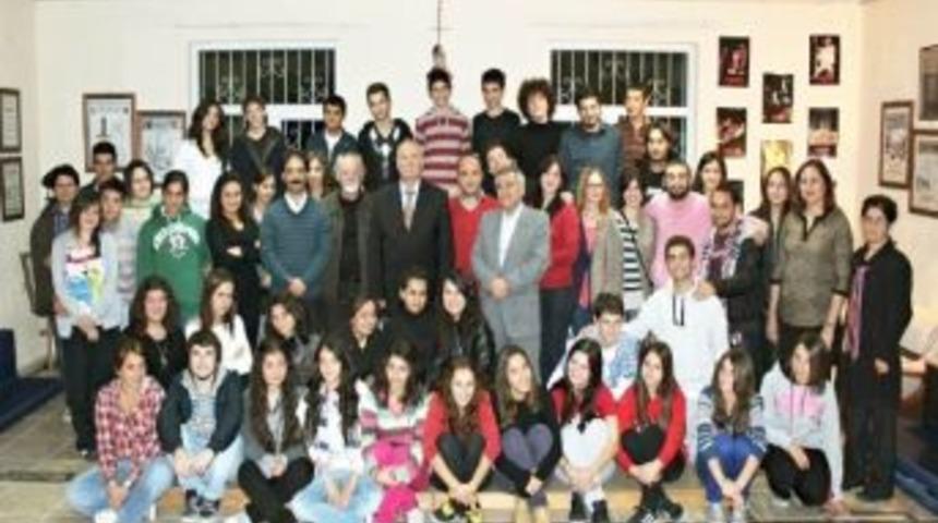 Burhaniye&rsquo;de Kent Tiyatrosu Yeni Oyuncuları Bekliyor