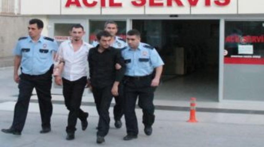 Boğazından bı&ccedil;aklanarak &ouml;ld&uuml;r&uuml;ld&uuml;