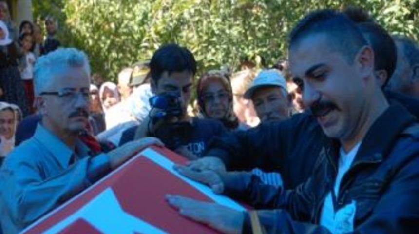 Şehit Eri&ccedil;&rsquo;in Cenazesi Baba Evine Getirildi