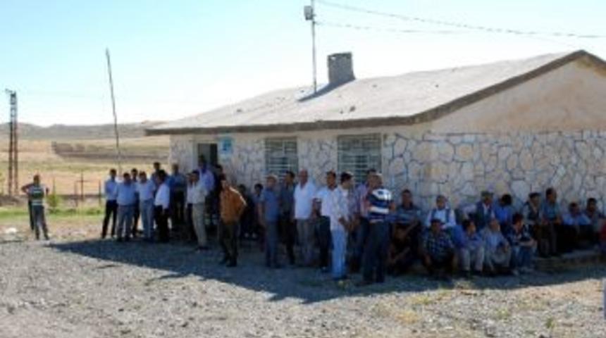 Şehit Polis Memurunun Evine Ateş D&uuml;şt&uuml;