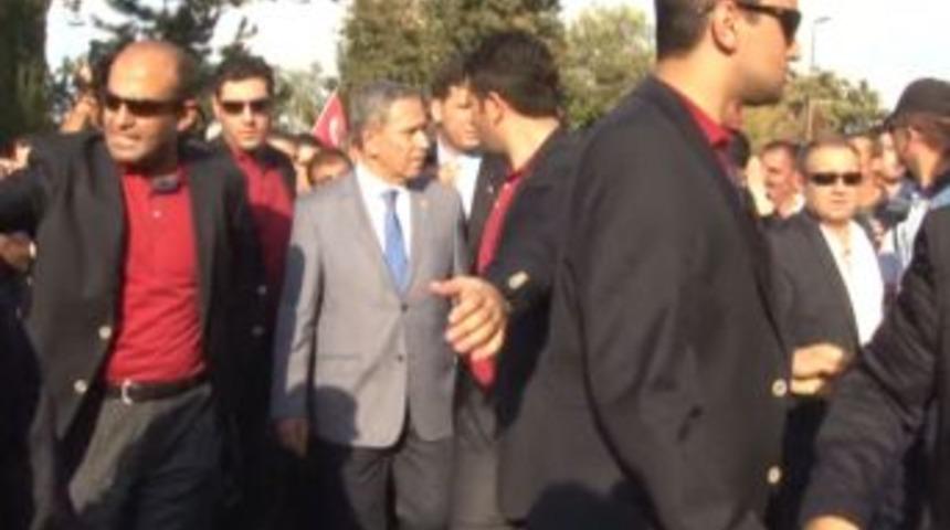 B&uuml;lent Arın&ccedil;, Şehit Cenazesinde Protesto Edildi