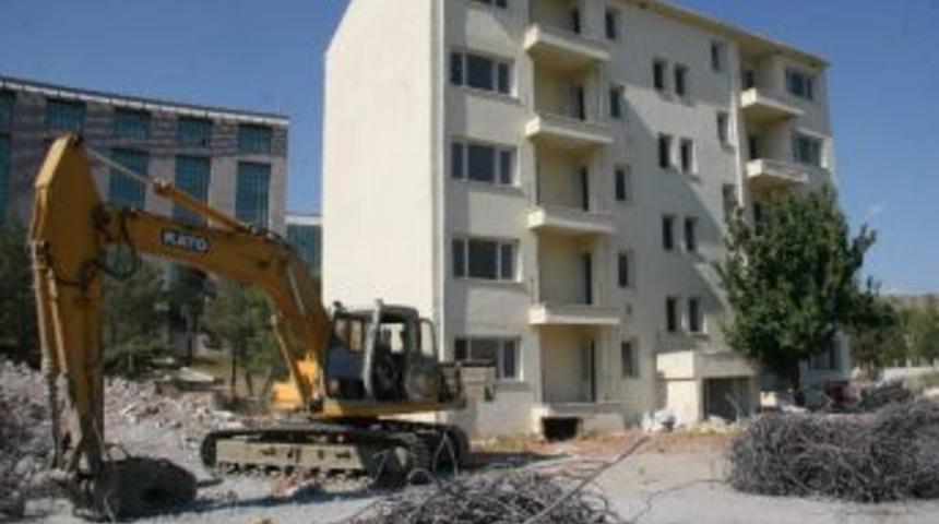 Sungurlu Devlet Hastanesi Lojmanları Yıkılıyor