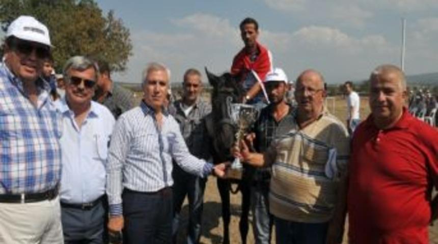 Rahvan At Koşusunda Kıyasıya M&uuml;cadele