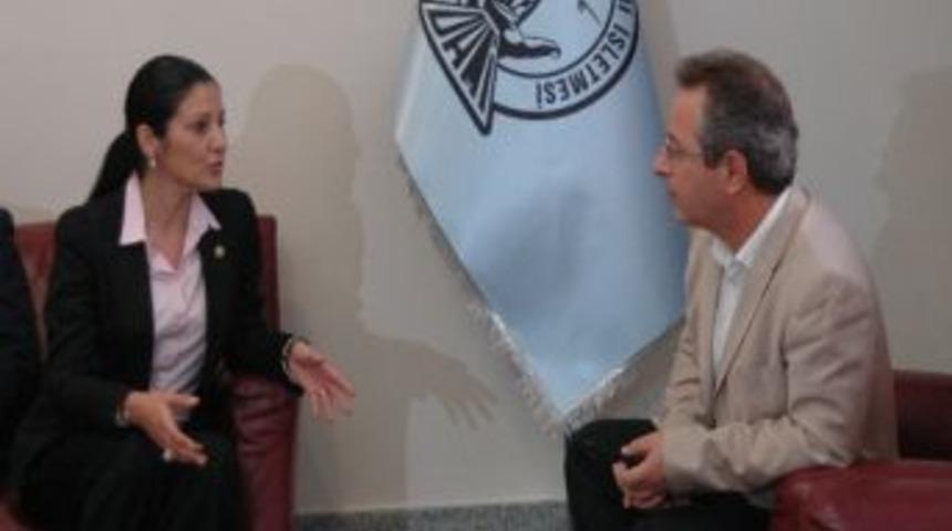 &Ouml;zlem Yemiş&ccedil;i Sahaya İndi