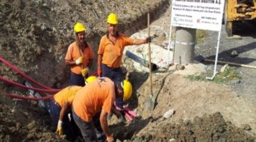 B&uuml;lent Ecevit Bulvarında Elektrik Telleri Yer Altına Alınıyor