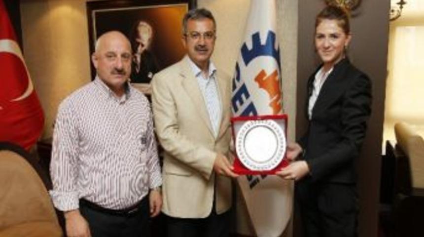 Balkan Buz Hokeyi Heyetinden Başkan K&ouml;şker&rsquo;e Teşekk&uuml;r Ziyareti