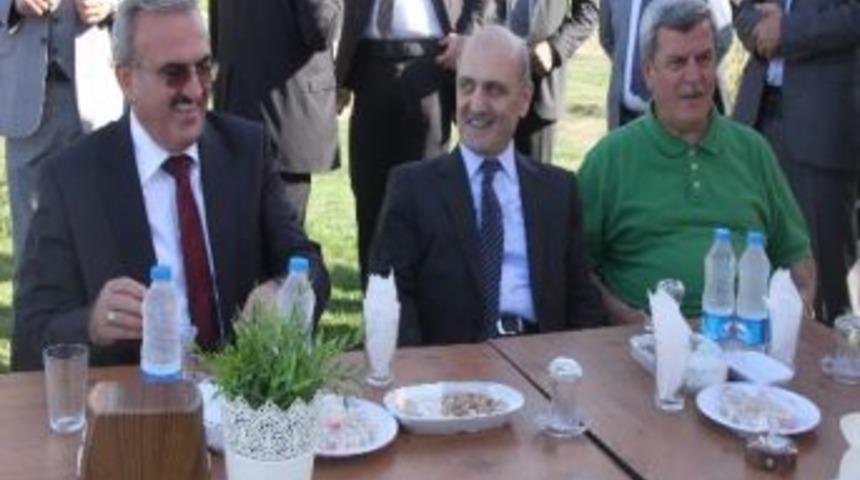 Bakan Bayraktar Kocaeli-van Dostluk Parkında İncelemelerde Bulundu