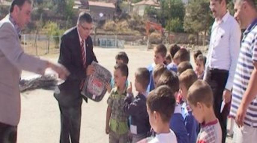 Tun&ccedil;bilek Belediyesi&rsquo;nden Kırtasiye Yardımı