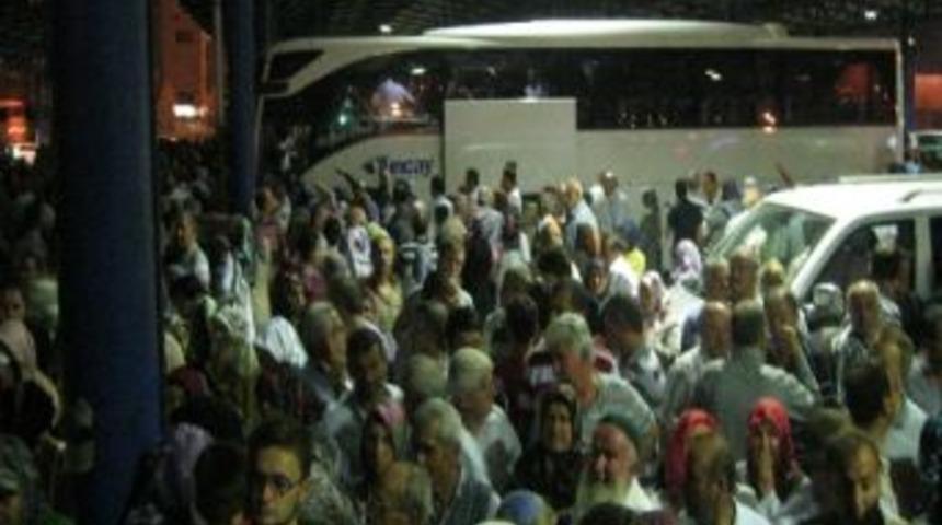 İzmitli Hacılar Dualarla Uğurlandı