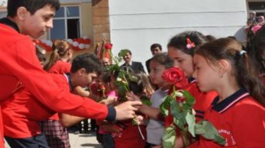 Bitlis&rsquo;te &Ouml;ğrenciler Vali Yurdakul'un &Ccedil;aldığı Zille Ders Başı Yaptı