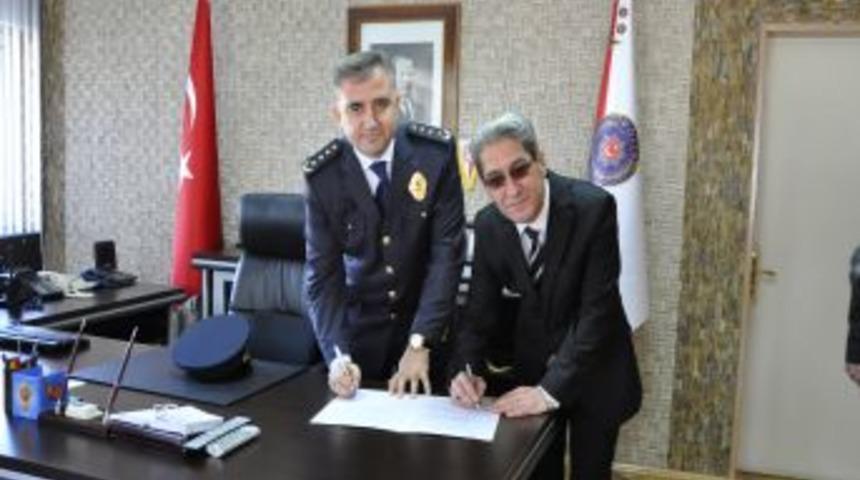 Amasya Emniyet M&uuml;d&uuml;r&uuml; Ayhan Acet, G&ouml;revini Devretti