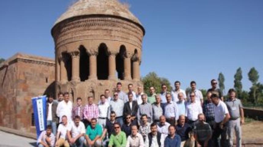 Yerel-sen &Uuml;yese İ 25 Belediye Başkanı Ahlat&rsquo;ı Gezdi