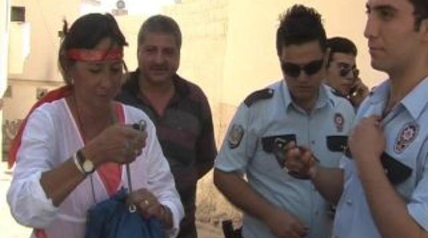 Urfa&rsquo;da Bombalı Turist Paniği