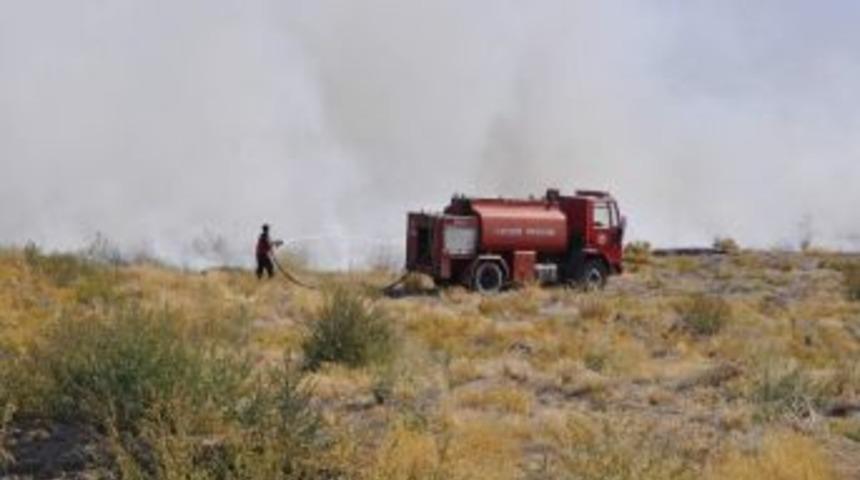 4 Bin Yıllık Tarihi Alanda Yangın &Ccedil;ıktı