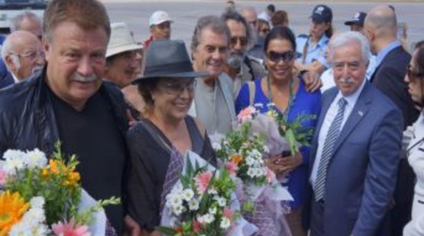 Altın Koza'ya Katılacak Sanat&ccedil;ılar Adana'ya Geldi