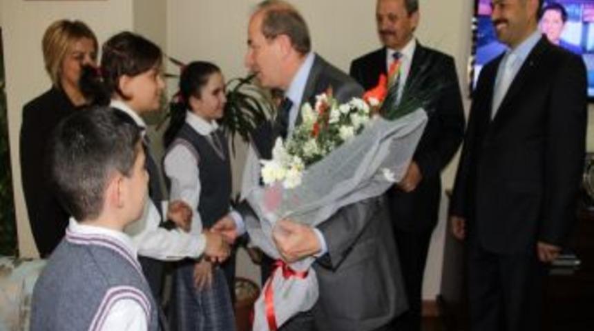 &Ouml;ğrencilerden Vali &Ouml;zt&uuml;rk&rsquo;e Ziyaret