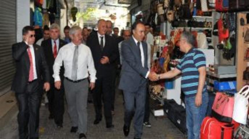 Vali Altıparmak Esnaf İle Bir Araya Geldi