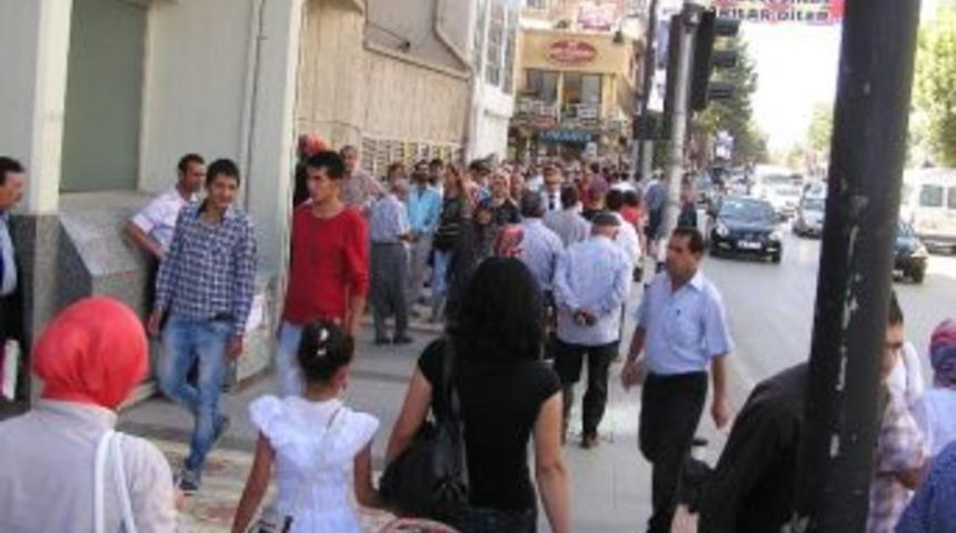 Okullar A&ccedil;ıldı Ara&ccedil; Trafiği Arttı