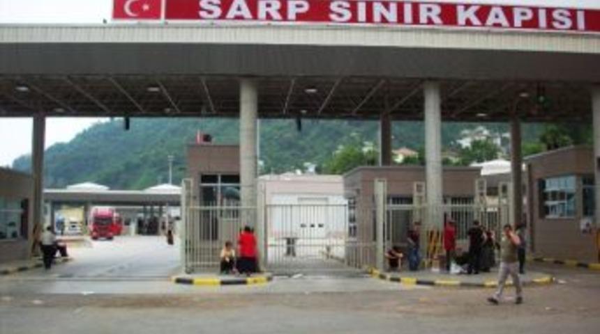 Sarp&rsquo;da Bomba Paniği