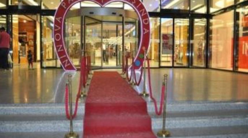 G&uuml;neydoğu'nun En B&uuml;y&uuml;k Avm'si 1 Yaşında