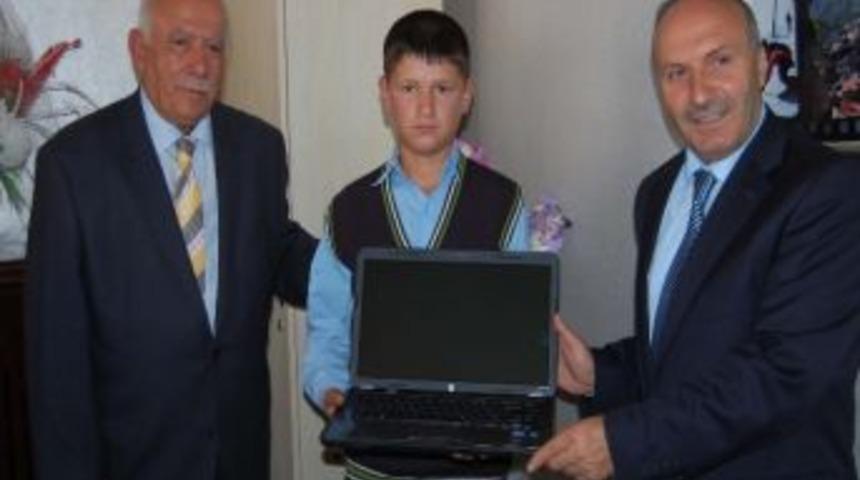 Betav&rsquo;dan Başarılı &Ouml;ğrencilere Laptop