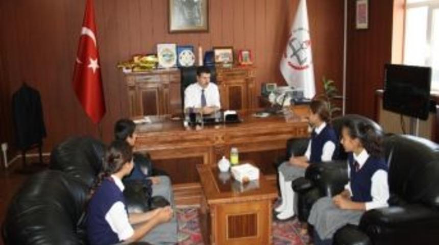 &Ouml;ğrencilerden Milli Eğitim M&uuml;d&uuml;r&uuml; Başak&rsquo;a Ziyaret
