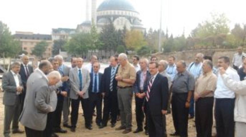 İlahiyat Fak&uuml;ltesi&rsquo;nde Yeni Bina İnşaatı Başladı