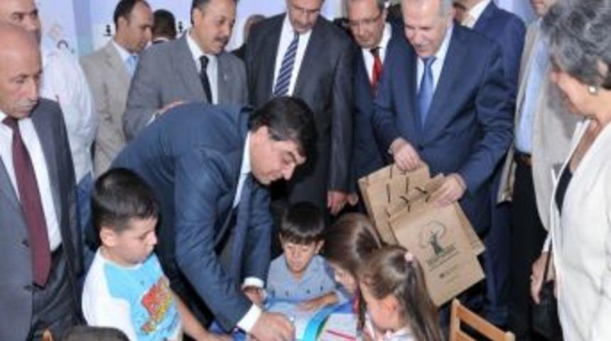 Şehitkamil&rsquo;den 15 Bin &Ouml;ğrenciye Kırtasiye Malzemesi