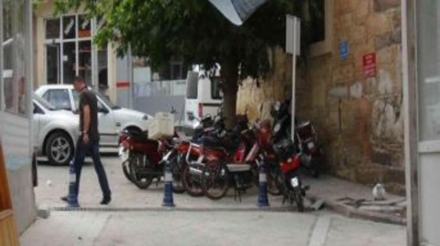 Simav&rsquo;da İki Cadde Ve 8 Sokak Yayaların