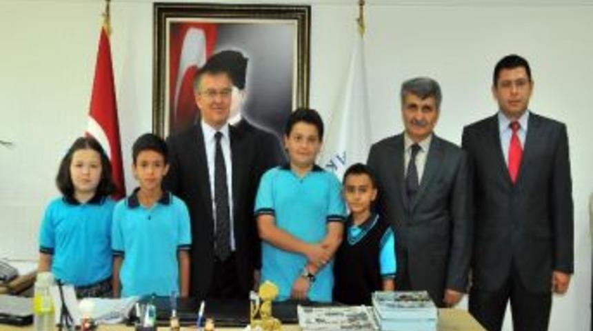 Başkan Oğul&rsquo;a Cumhuriyet İlk&ouml;ğretim Okulu&rsquo;ndan Ziyaret