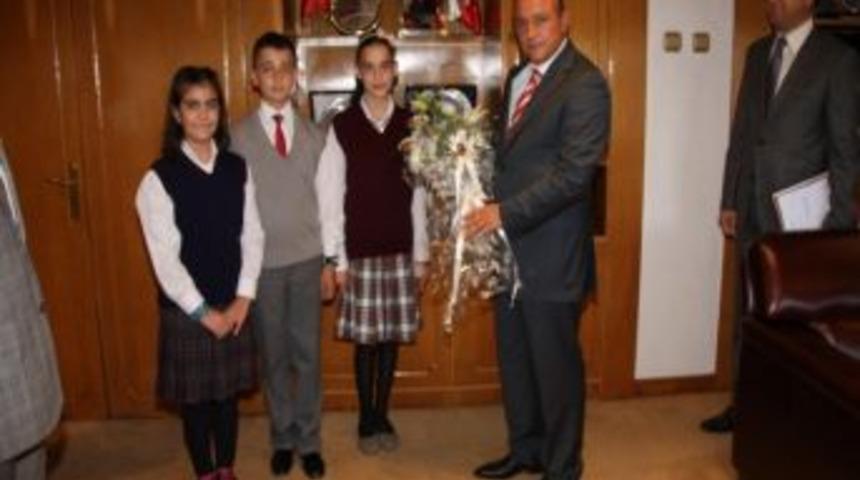 &Ouml;ğrencilerden Vali Kızılcık'a Teşekk&uuml;r