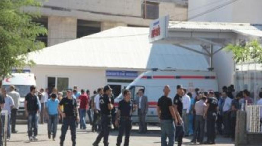 Bing&ouml;l Halkı Yaralı Askerlere Kan Vermek İ&ccedil;in Hastaneye Koştu