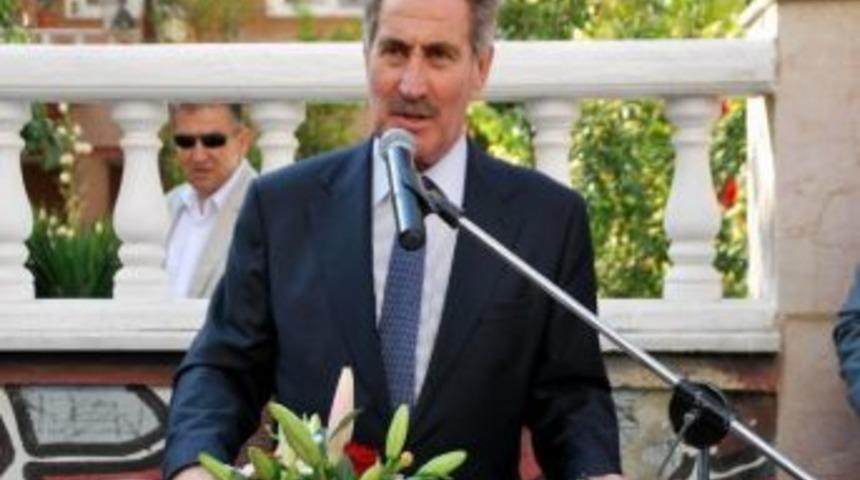 T&uuml;rkiye İznik &Ccedil;inisi Panosunu Geri İstiyor