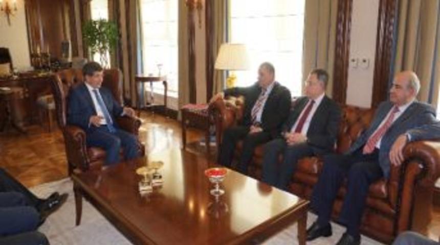 Davutoğlu, Arap Ve Uluslar Arası İlişkiler Konseyi Başkanı El-sager Ve Beraberindeki Heyeti Kabul Etti