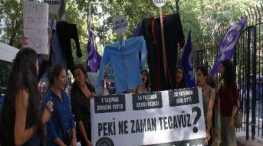 Adalet Bakanlığı &Ouml;n&uuml;nde "tecav&uuml;z" Protestosu