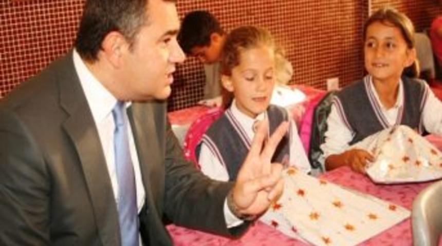 Eczacı Birliği'nden &Ouml;ğrencilere Kırtasiye Yardımı