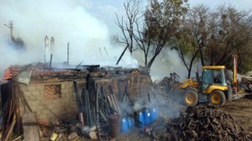 Yangında B&uuml;t&uuml;n Varlığı Yandı