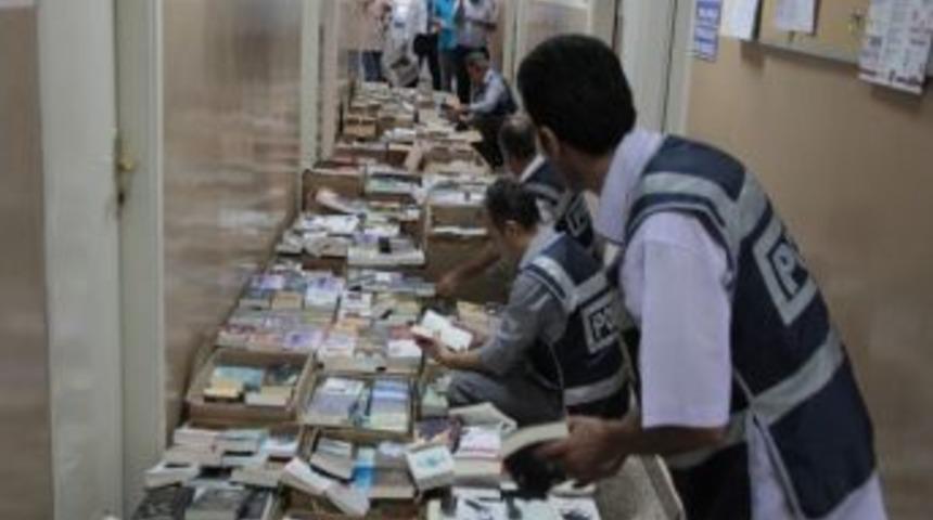 Korsan Kitapları Yarı Fiyatına Sattılar