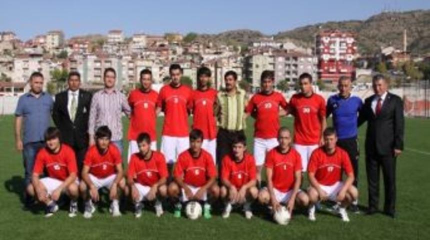 Ne&uuml; Futbol Takımı Yeni Sezona İddialı Hazırlanıyor