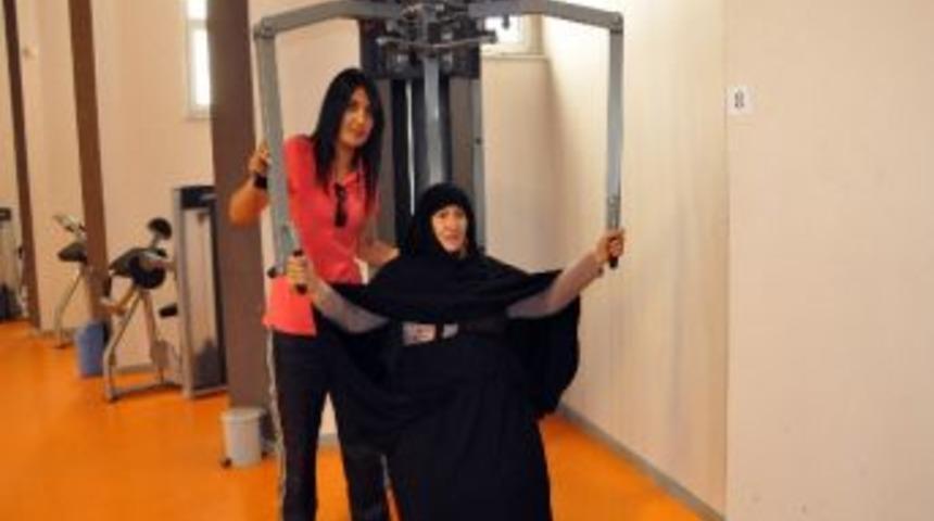 74 Yaşındaki Sedriye Ninenin Fıtness Sevdası