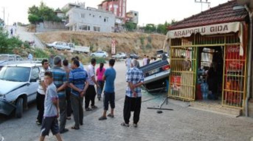 Adana&rsquo;da Otomobil Takla Attı: 4 Yaralı