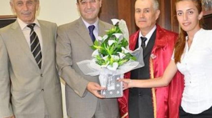 Altınova&acute;da yılın ahisi, Demirel